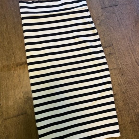 FLATTERING HIGH WAISTED BEBE PENCIL SKIRT BODYCON XS - Picture 2 of 3